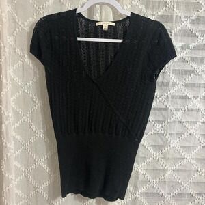 Sheer crochet V neck short sleeved top women's size Medium